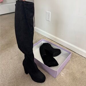 Elegant Black Knee-High Boots